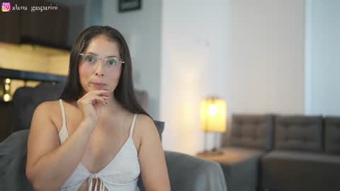 Alana Gasparini online show from July 28, 2026, 8:01 pm