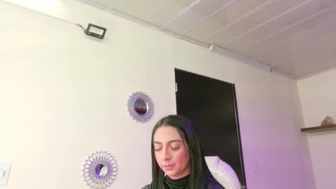 Maeve  online show from December 22, 2025, 11:18 am