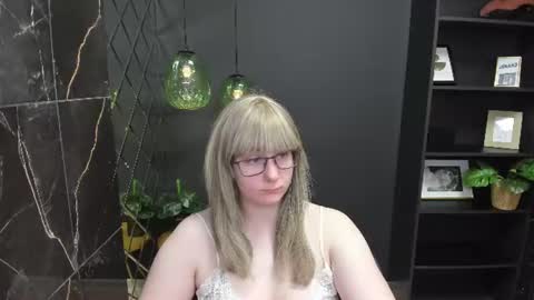 Snapshot of alana_soft chatting on June 21, 2026, 5:54 am Alana online show from June 21, 2026, 5:54 am