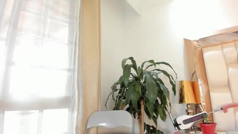       online show from March 5, 2025, 9:15 pm