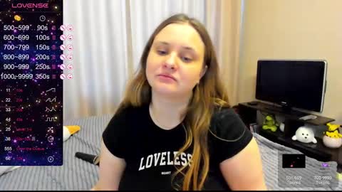 Julia online show from February 18, 2025, 1:11 pm