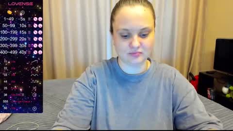 Julia online show from February 26, 2025, 2:14 pm