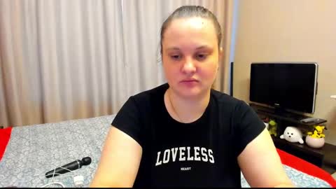 Julia online show from March 4, 2025, 1:17 pm