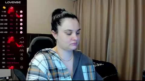 Julia online show from October 2, 2025, 9:22 pm