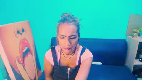 alanadelray online show from January 12, 2025, 7:32 am