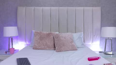 Alanah Bustamante online show from October 10, 2025, 8:41 pm