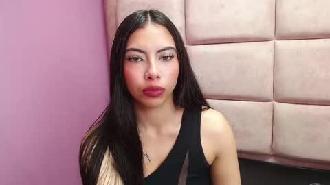 Snapshot of alanahott_ chatting on October 26, 2025, 5:35 am Alana hot online show from October 26, 2025, 5:35 am