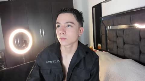 alanblack1 online show from February 12, 2026, 2:23 pm