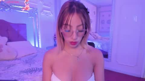 alannamilan online show from July 24, 2026, 7:56 pm