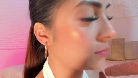 alannarouge online show from June 3, 2026, 2:33 pm