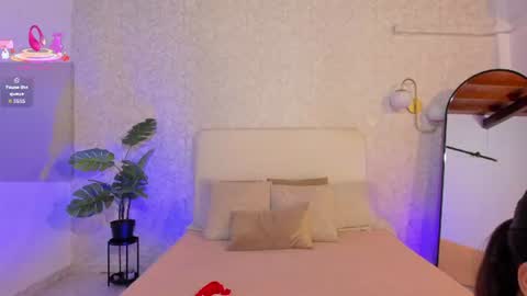 alannarouge online show from July 28, 2026, 11:39 am
