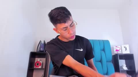 alannaughty_ online show from January 19, 2025, 2:06 pm