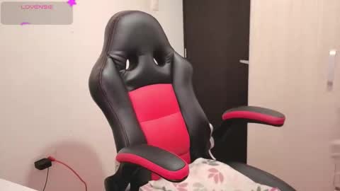 alba_toro535670 online show from November 11, 2025, 12:05 pm