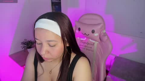Snapshot of ale_alejandra chatting on June 3, 2026, 2:33 pm Alejandra online show from June 3, 2026, 2:33 pm