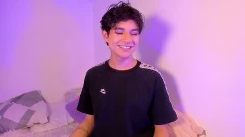 Snapshot of ale_aurarashii chatting on June 20, 2026, 1:41 am Ale aurarashii online show from June 20, 2026, 1:41 am