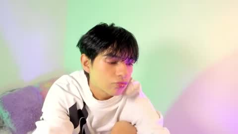 Snapshot of ale_aurarashii chatting on June 25, 2026, 8:24 pm Ale aurarashii online show from June 25, 2026, 8:24 pm