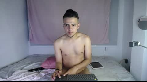 Snapshot of alee_moon chatting on May 3, 2026, 4:07 am Ale online show from May 3, 2026, 4:07 am