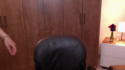 Ale online show from July 18, 2026, 7:17 pm