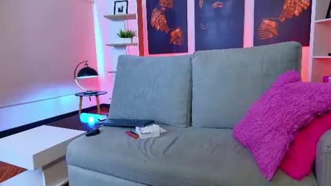 Ale online show from July 27, 2026, 7:43 pm