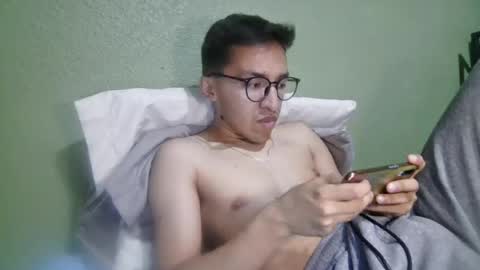 aleexrune online show from June 25, 2026, 3:39 am