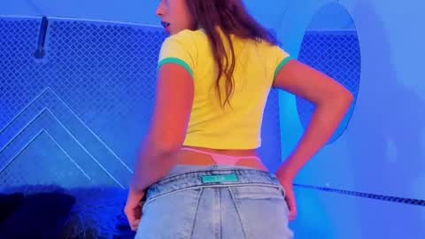 Snapshot of aleja_bloom chatting on February 28, 2025, 5:48 pm aleja_bloom online show from February 28, 2025, 5:48 pm