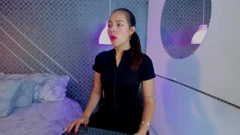 Snapshot of aleja_bloom chatting on September 13, 2025, 11:54 am aleja_bloom online show from September 13, 2025, 11:54 am
