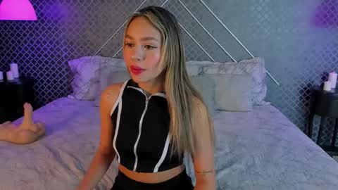 Snapshot of aleja_bloom chatting on October 6, 2025, 12:13 pm aleja_bloom online show from October 6, 2025, 12:13 pm