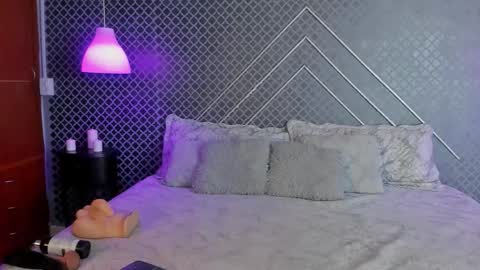 Snapshot of aleja_bloom chatting on October 16, 2025, 12:17 pm aleja_bloom online show from October 16, 2025, 12:17 pm