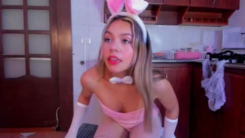 Snapshot of aleja_bloom chatting on October 26, 2025, 12:33 pm aleja_bloom online show from October 26, 2025, 12:33 pm
