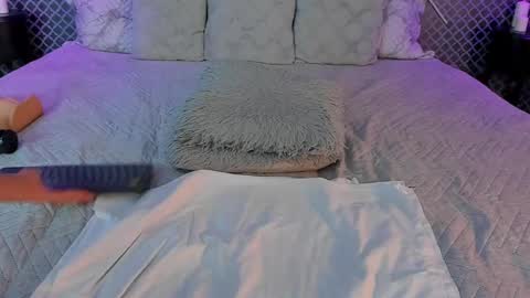 Snapshot of aleja_bloom chatting on November 14, 2025, 12:59 pm aleja_bloom online show from November 14, 2025, 12:59 pm