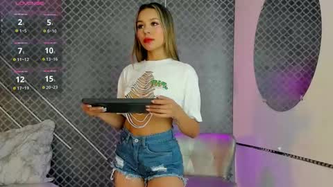 Snapshot of aleja_bloom chatting on December 4, 2025, 11:41 am aleja_bloom online show from December 4, 2025, 11:41 am