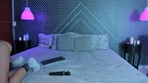 aleja_bloom online show from May 18, 2026, 12:22 pm