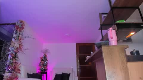 A L E J A N D R A online show from December 16, 2024, 1:31 am