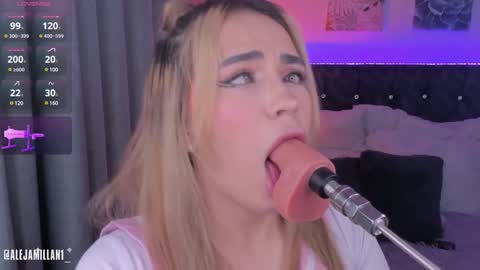 Snapshot of alejamillan1 chatting on December 18, 2024, 6:10 am night GTM -5 online show from December 18, 2024, 6:10 am