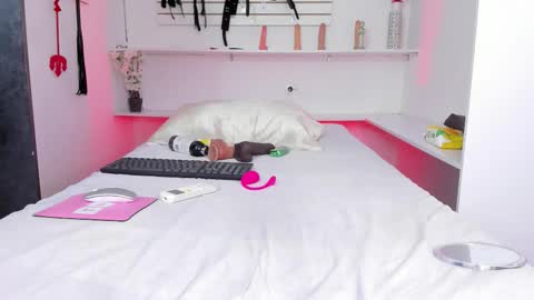 Snapshot of alejandra_dunn chatting on November 16, 2025, 7:58 am Alejandra online show from November 16, 2025, 7:58 am