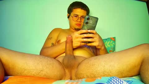 Snapshot of alejandro_b0y chatting on February 28, 2025, 6:10 am Alejandro online show from February 28, 2025, 6:10 am