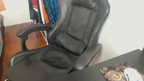 alejandro_cutee online show from December 16, 2025, 4:50 am