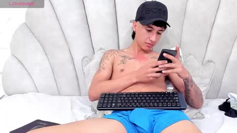Alejo online show from March 3, 2025, 6:33 pm