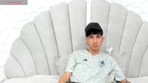 Alejo online show from March 4, 2025, 6:39 pm