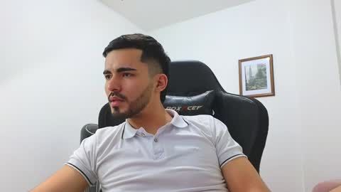 alejandroo_7 online show from January 5, 2025, 1:45 am