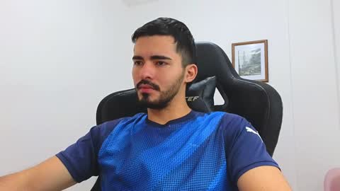 alejandroo_7 online show from January 17, 2025, 7:49 pm