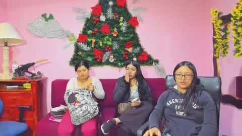 Snapshot of alejita_smithh chatting on December 18, 2025, 12:22 pm zoe and Kataleya online show from December 18, 2025, 12:22 pm