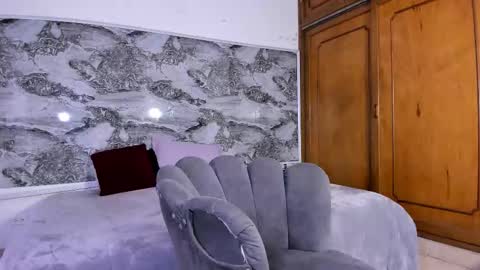 alejo_gray1 online show from December 2, 2025, 12:10 pm