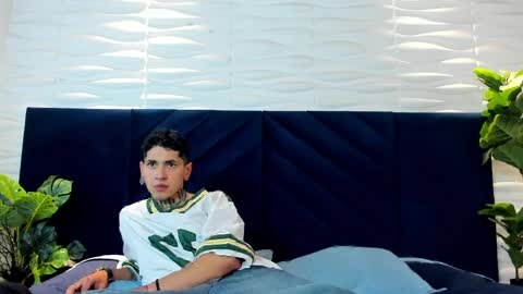 Snapshot of alejo_grey_ chatting on April 7, 2026, 3:40 am Alejo Gray online show from April 7, 2026, 3:40 am