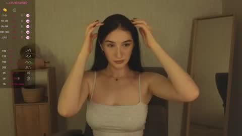 Snapshot of alena_navi chatting on June 14, 2026, 6:43 pm Alena online show from June 14, 2026, 6:43 pm