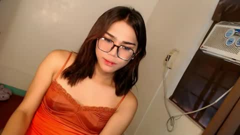 alenajones online show from July 25, 2026, 11:35 pm