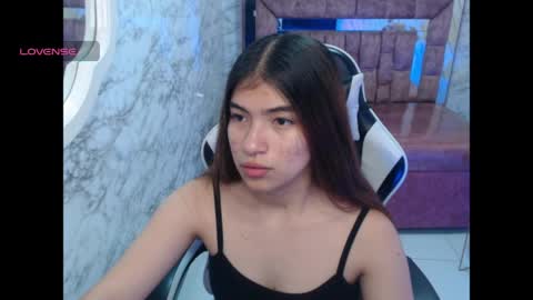 Snapshot of alesia_v chatting on May 14, 2026, 3:35 am Live 1000pm 600am COLOMBIAN HOUR online show from May 14, 2026, 3:35 am