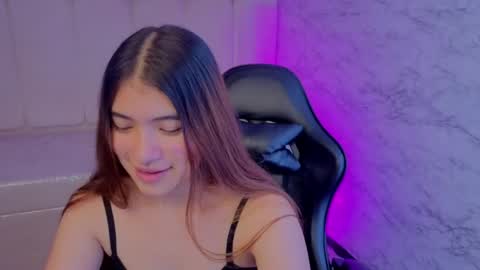 Snapshot of alesia_v chatting on June 4, 2026, 8:15 pm Live 1000pm 600am COLOMBIAN HOUR online show from June 4, 2026, 8:15 pm