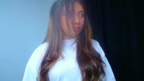 QUEEN OFF MILk  IM BACK  15 NOV online show from March 4, 2025, 11:32 pm