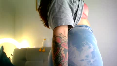 QUEEN OFF MILk  IM BACK  15 NOV online show from May 29, 2026, 10:08 pm